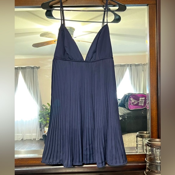 NWT Medium Tobi Kiss Me Hello Babydoll Navy Pleated Mini Dress - Picture 4 of 12
